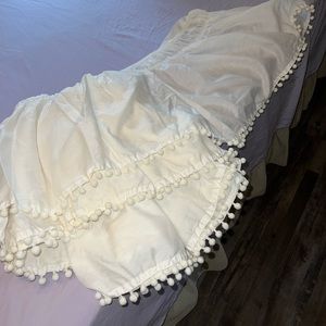 Bedskirt for queen
